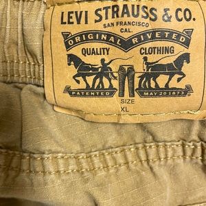 NEW LEVI’S